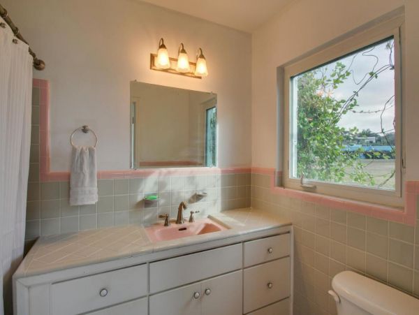Sarasota Vacation Home Sleeps Six Guests With Bay Views