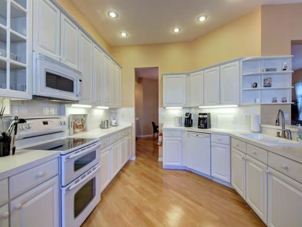 3 Bedroom Vacation Pool Home in Bradenton Sleeps 6