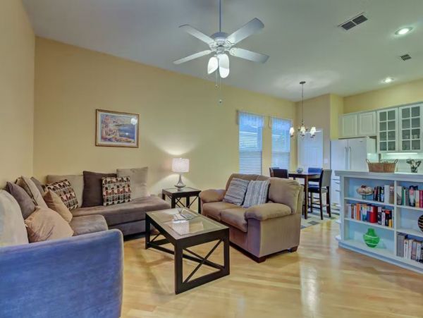 3 Bedroom Vacation Pool Home in Bradenton Sleeps 6