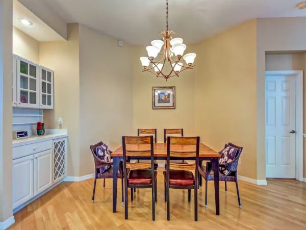 3 Bedroom Vacation Pool Home in Bradenton Sleeps 6