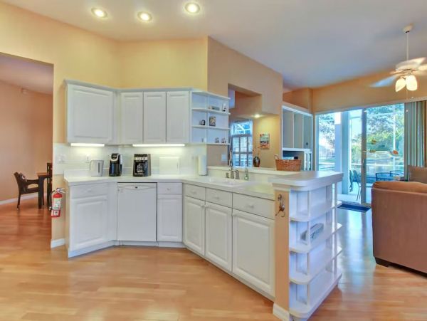 3 Bedroom Vacation Pool Home in Bradenton Sleeps 6