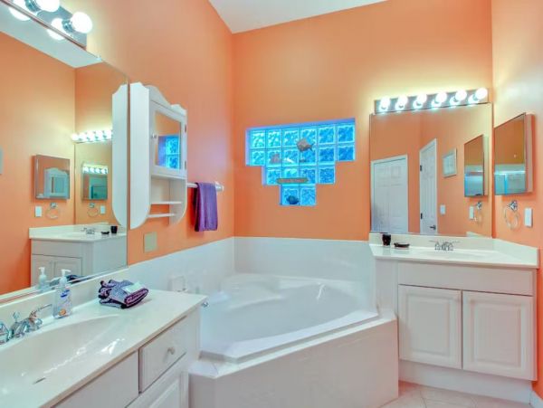 3 Bedroom Vacation Pool Home in Bradenton Sleeps 6