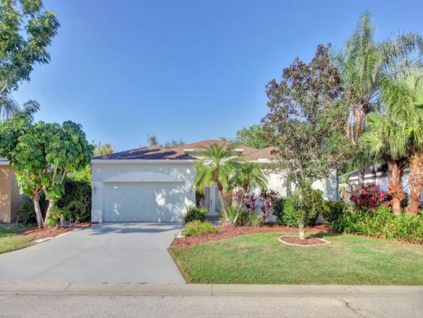 3 Bedroom Vacation Pool Home in Bradenton Sleeps 6