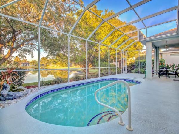 3 Bedroom Vacation Pool Home in Bradenton Sleeps 6