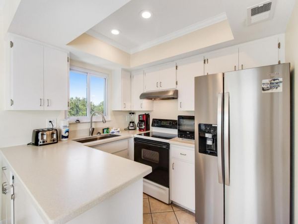 Lovely 2 Bedroom Duplex Short Walk to Beach