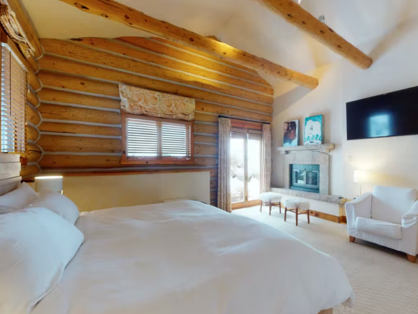 Four Bedroom Plus Den Ski Rental in Vail Sleeps 12 Walk to Lift