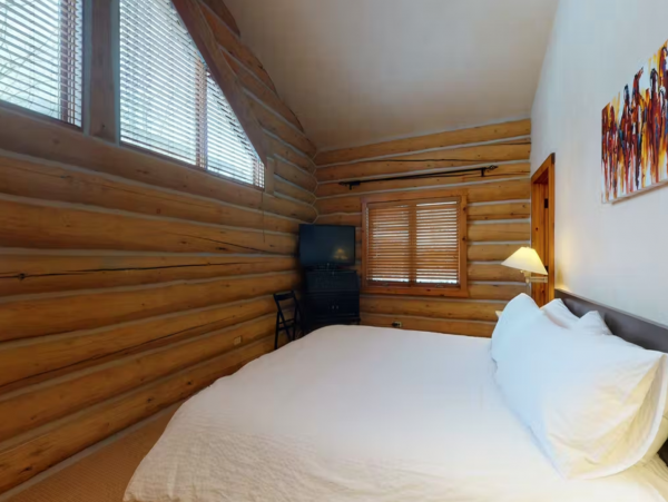 Four Bedroom Plus Den Ski Rental in Vail Sleeps 12 Walk to Lift