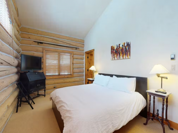 Four Bedroom Plus Den Ski Rental in Vail Sleeps 12 Walk to Lift