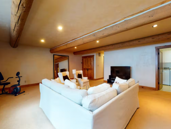 Four Bedroom Plus Den Ski Rental in Vail Sleeps 12 Walk to Lift