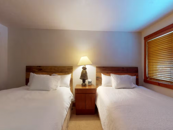 Four Bedroom Plus Den Ski Rental in Vail Sleeps 12 Walk to Lift