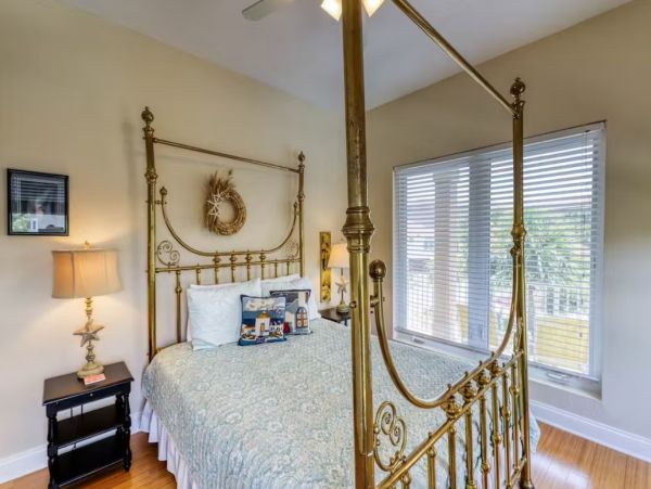 Miramar Beach Deluxe Five Bedroom Vacation Home
