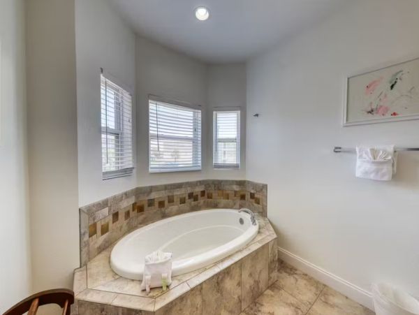 Miramar Beach Deluxe Five Bedroom Vacation Home