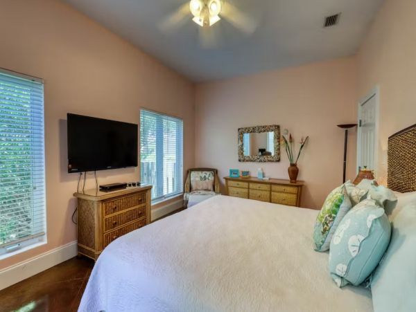 Miramar Beach Deluxe Five Bedroom Vacation Home