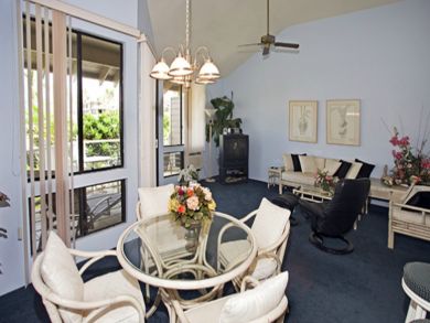 Open plan living & dining areas