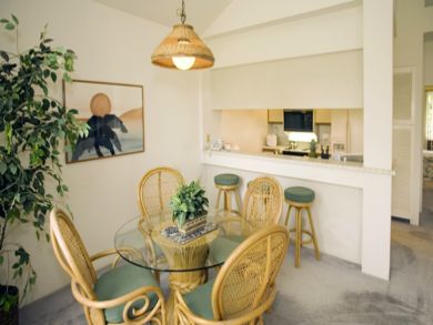 Open plan kitchen & dining area