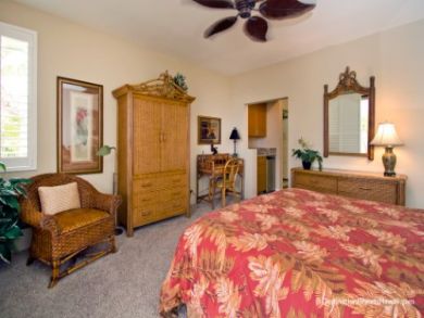 Charming Two Bedroom Vacation Condo on Maui. Call Today.