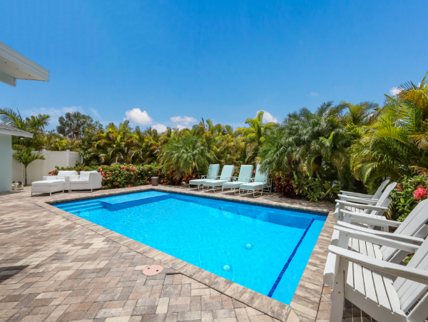 Holmes Beach Lovely Three Bedroom & Pool