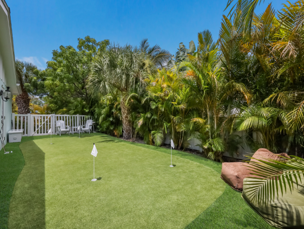 Holmes Beach Lovely Three Bedroom & Pool