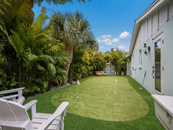 Holmes Beach Lovely Three Bedroom & Pool