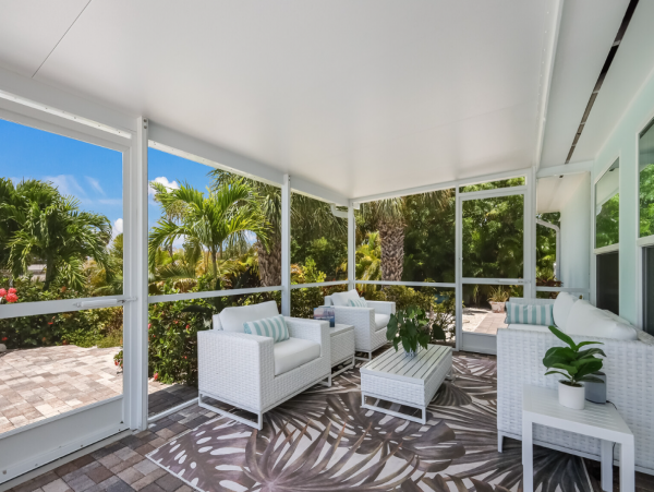 Holmes Beach Lovely Three Bedroom & Pool