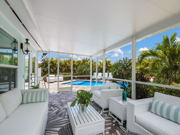 Holmes Beach Lovely Three Bedroom & Pool