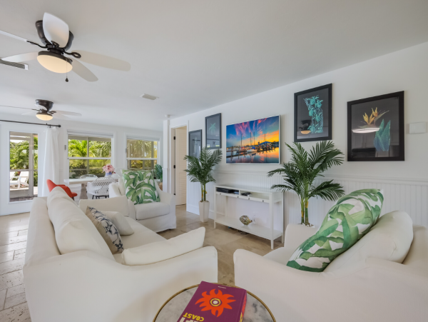 Holmes Beach Lovely Three Bedroom & Pool