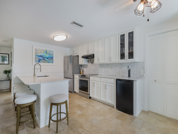 Holmes Beach Lovely Three Bedroom & Pool