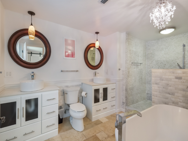 Holmes Beach Lovely Three Bedroom & Pool