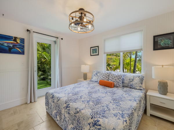 Holmes Beach Lovely Three Bedroom & Pool