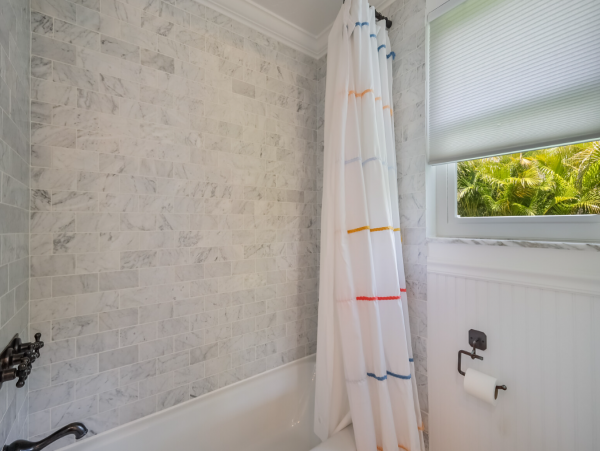 Holmes Beach Lovely Three Bedroom & Pool