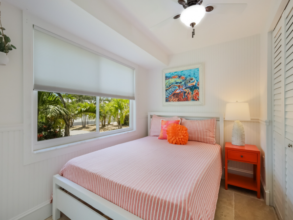 Holmes Beach Lovely Three Bedroom & Pool