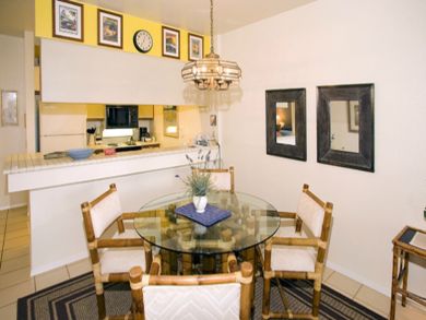 Open plan kitchen & dining area seats four