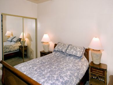 Guest bedroom with queen bed