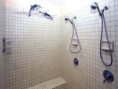 Double shower with bench