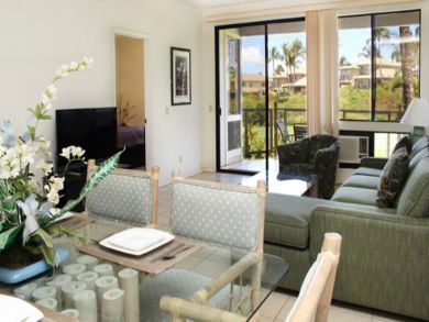 Open plan dining & living areas