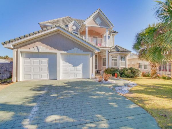 Wonderful Family 3 Bedroom Home Sleeps 16