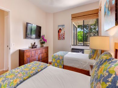 bedroom with 2 beds