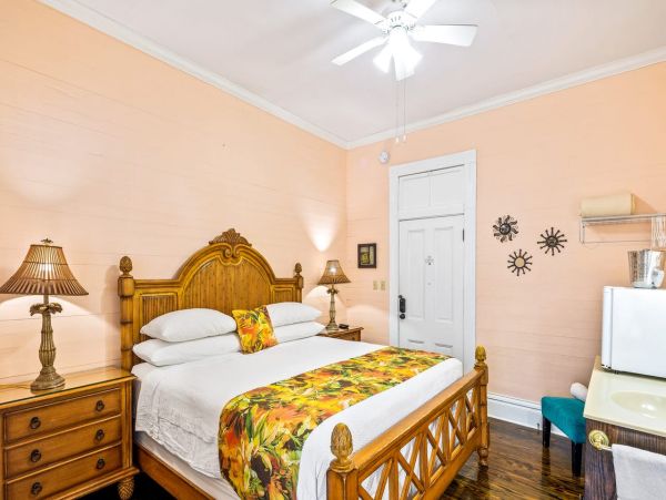 Key West Nine Bedroom Vacation Pool Rental Sleeps 18