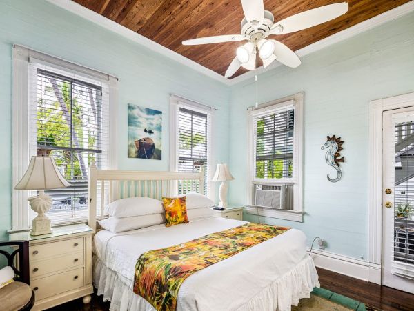 Key West Nine Bedroom Vacation Pool Rental Sleeps 18