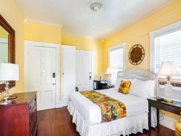 Key West Nine Bedroom Vacation Pool Rental Sleeps 18