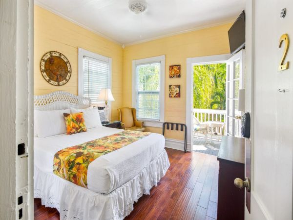 Key West Nine Bedroom Vacation Pool Rental Sleeps 18