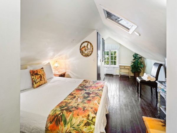 Key West Nine Bedroom Vacation Pool Rental Sleeps 18