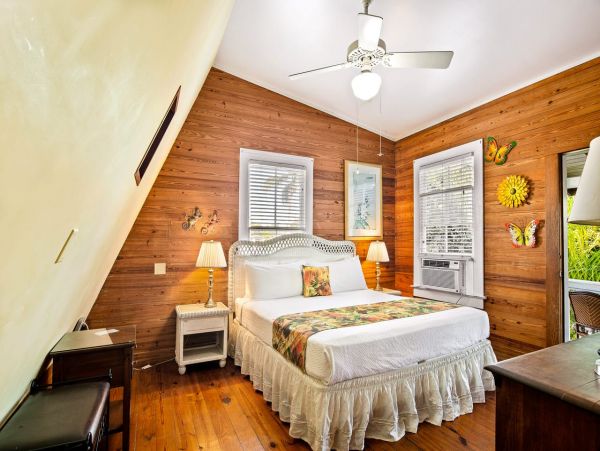 Key West Nine Bedroom Vacation Pool Rental Sleeps 18