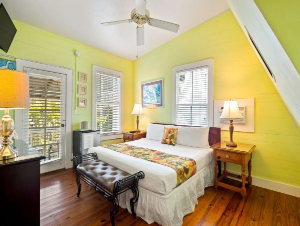 Key West Nine Bedroom Vacation Pool Rental Sleeps 18