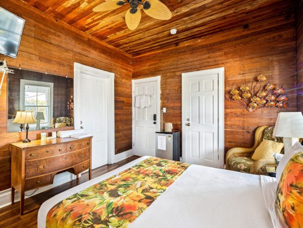 Key West Nine Bedroom Vacation Pool Rental Sleeps 18