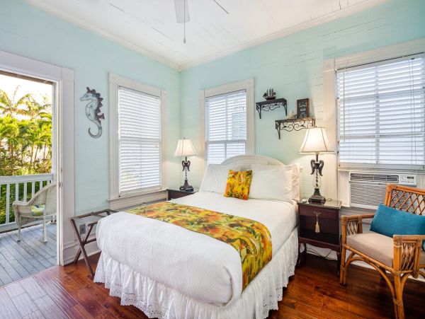 Key West Nine Bedroom Vacation Pool Rental Sleeps 18