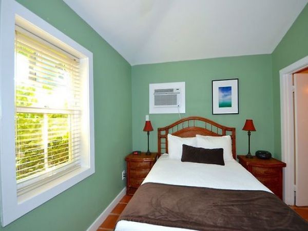 SPACIOUS RETRAT SLEEPS 24 GUESTS NEAR DUVAL STREET