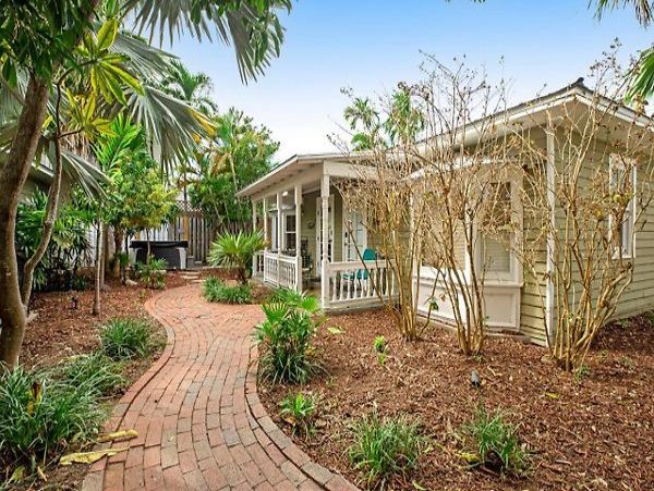 SPACIOUS RETRAT SLEEPS 24 GUESTS NEAR DUVAL STREET