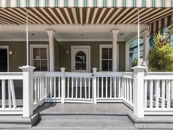 SPACIOUS RETRAT SLEEPS 24 GUESTS NEAR DUVAL STREET