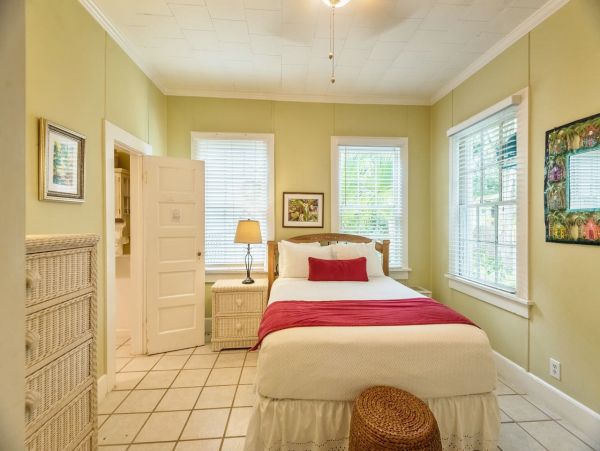 Twelve Bedrooms Key West Vacation Pool Home Sleeps 36 Guests